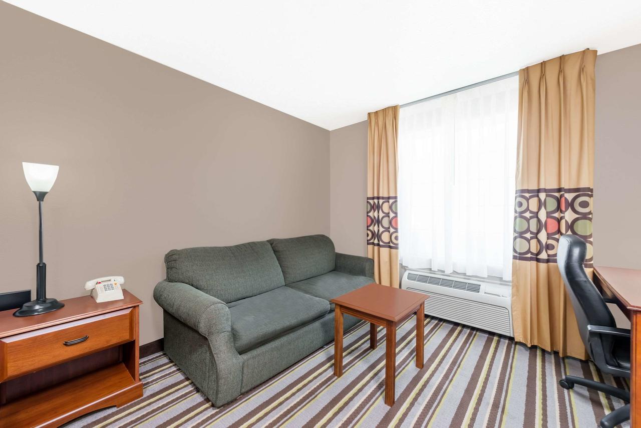 Super 8 By Wyndham Bolivar Экстерьер фото
